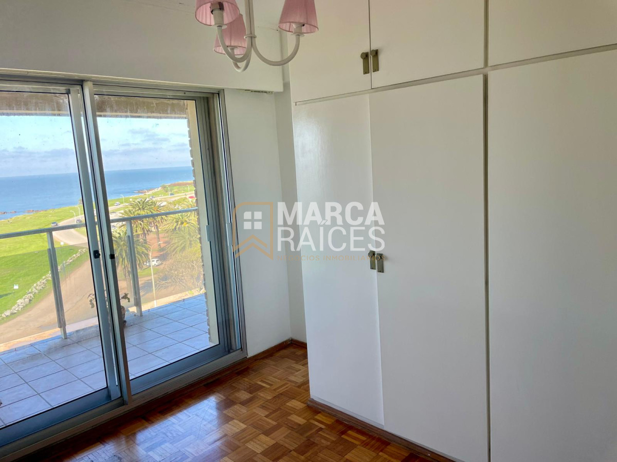 Apartamento ID.1523 - Alquiler apartamento de 4 dormitorios muy luminoso frente al mar en Rambla de Punta Carretas, Montevideo. 