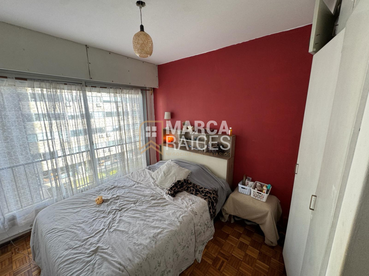 Apartamento ID.2043 - Alquiler Apartamento 4 Dormitorios, 2 Baños con Garage. Ciudad Vieja, Montevideo