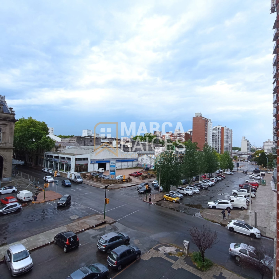 Apartamento ID.1385 - Alquiler Apartamento 2 Dormitorios Balcon al Frente Centro Montevideo