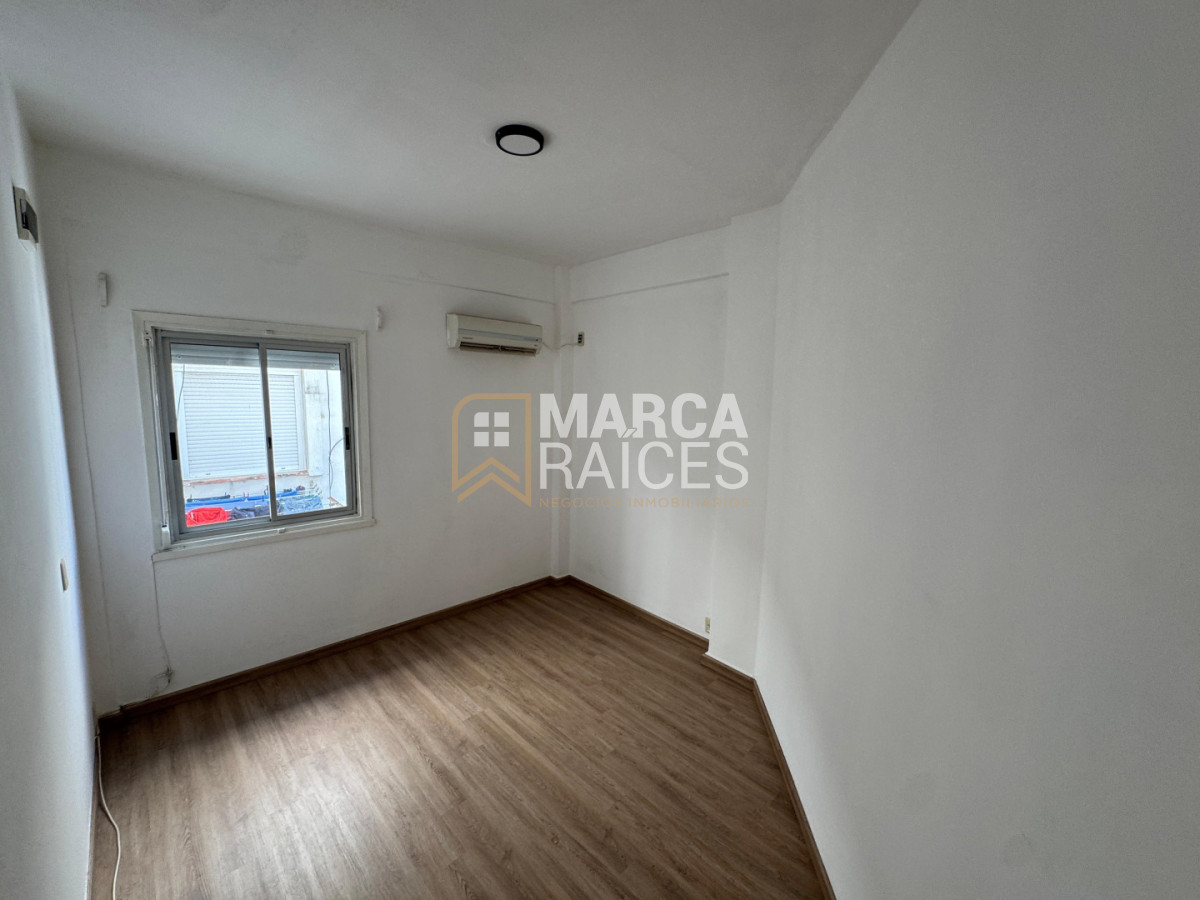 Apartamento ID.1807 - Alquiler Apartamento 2 Dormitorios, 1 Baño, Cocina Y Living. 2do Piso Por Escalera Pocitos Montevideo