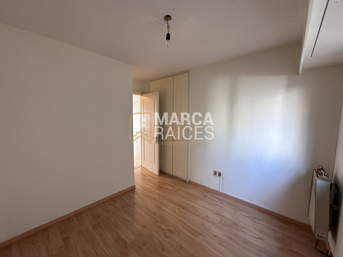 Apartamento ID.701 - Venta Apartamento 2 Dormitorios Garage Box Balcon al Frente Tres Cruces Montevideo