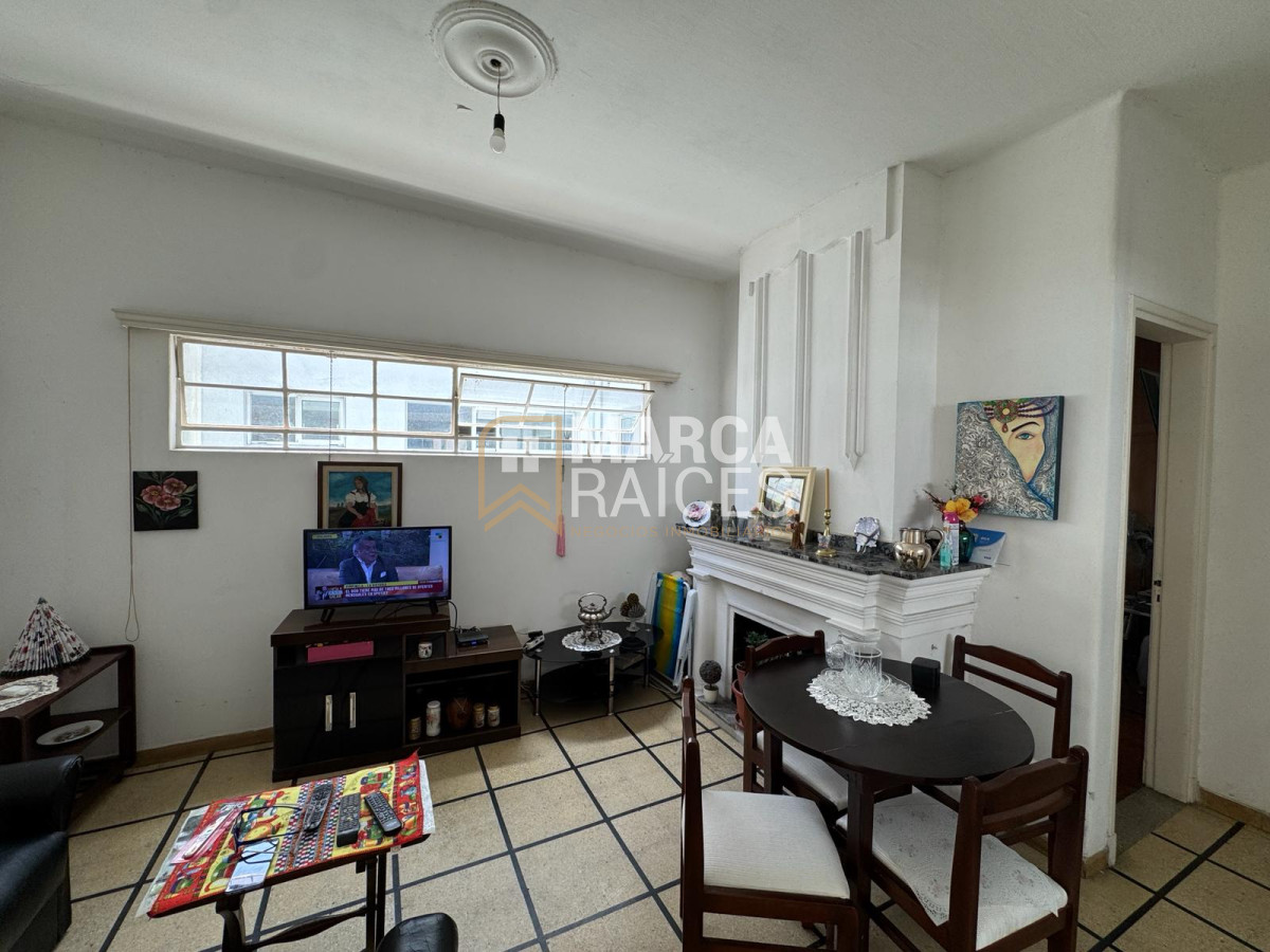 Apartamento ID.1731 - Venta Apartamento 2 Dormitorios 1 Baño Con Renta Primer Piso por Escalera Pocitos Montevideo