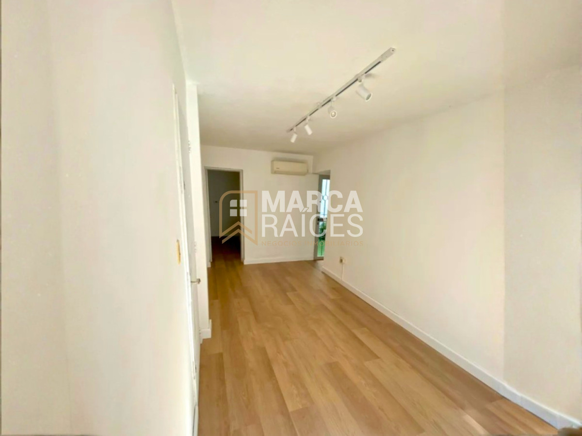 Apartamento ID.1672 - Alquiler Apartamento 1 Dormitorio con Patio Ciudad Vieja Montevideo