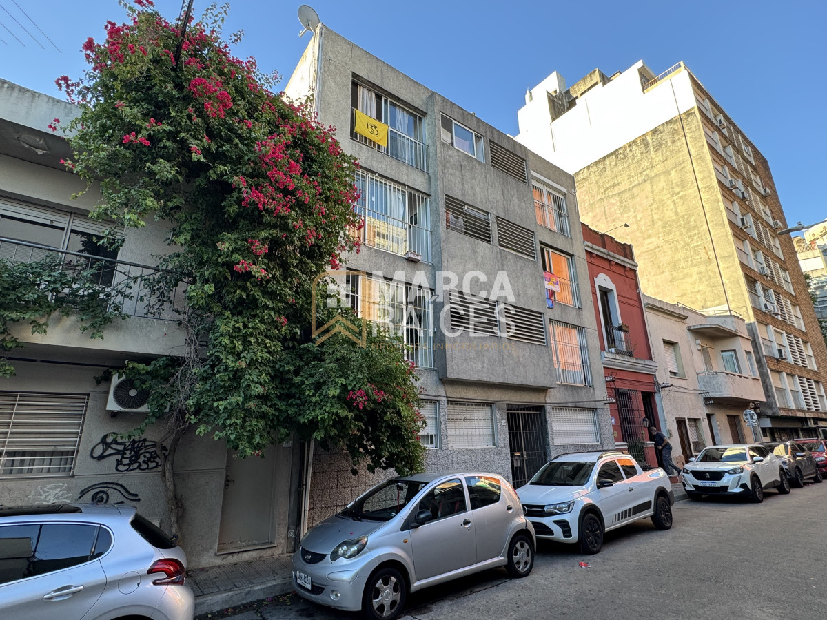 Apartamento ID.1042 - Venta Apartamento 2 Dormitorios Con Renta Al Frente Primer Piso Pocitos Montevideo
