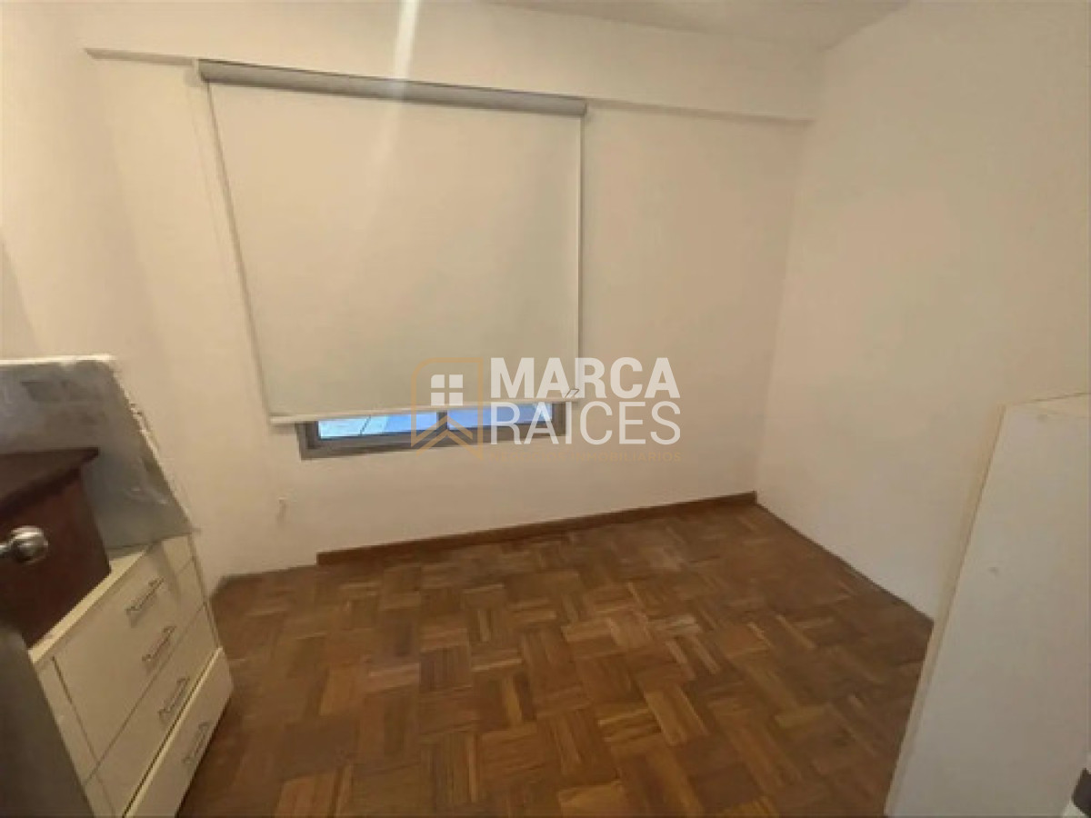 Apartamento ID.2032 - Alquiler Apartamento Con Patio Ideal Para Familias En Pocitos Con Vista A La Rambla! Con 2 Garages