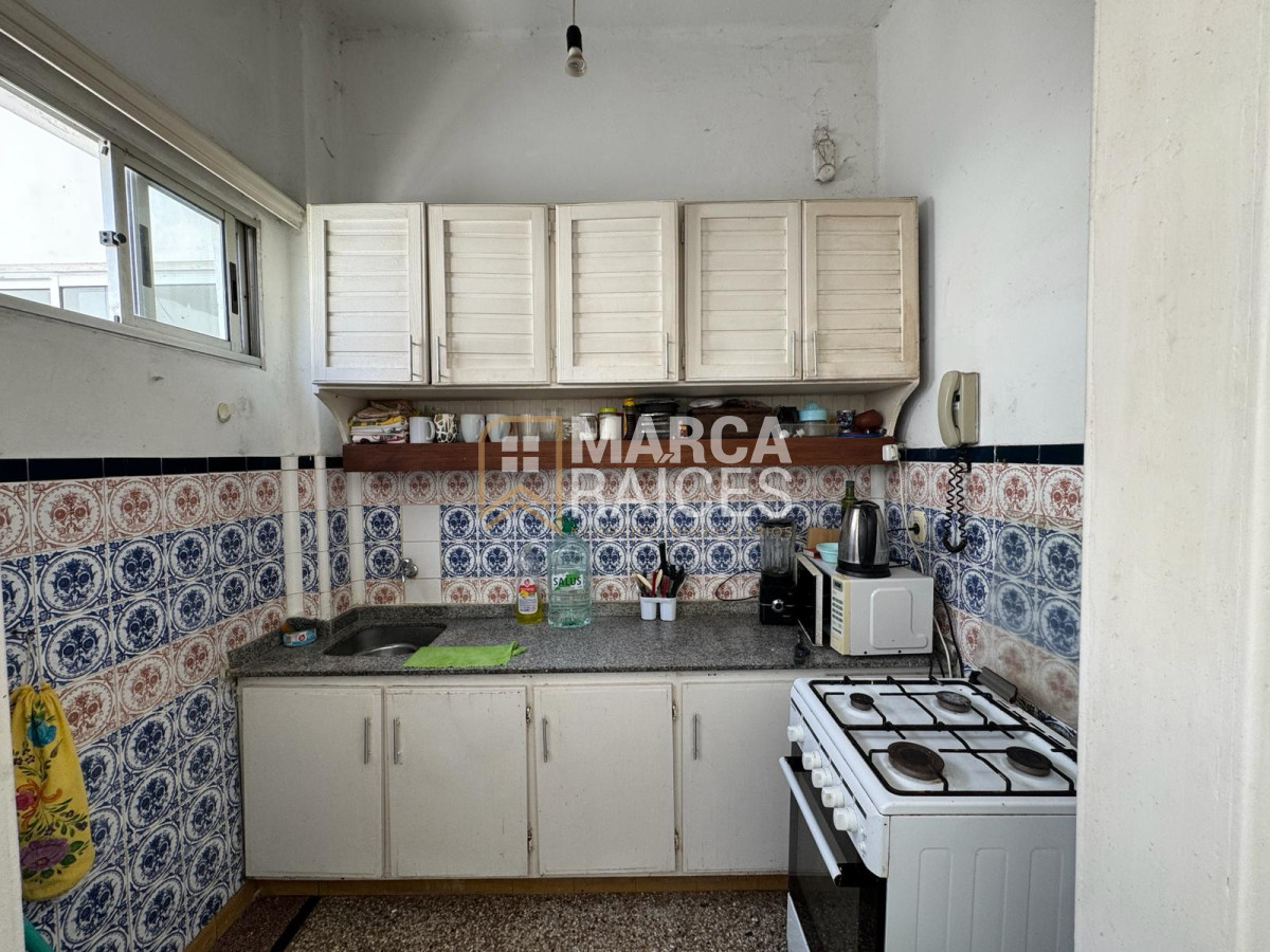 Apartamento ID.1731 - Venta Apartamento 2 Dormitorios 1 Baño Con Renta Primer Piso por Escalera Pocitos Montevideo