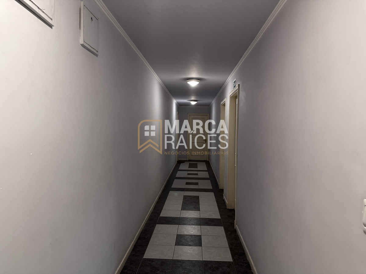 Apartamento ID.701 - Venta Apartamento 2 Dormitorios Garage Box Balcon al Frente Tres Cruces Montevideo