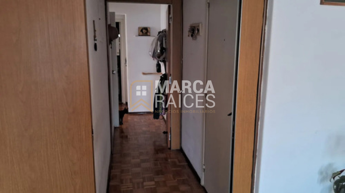 Apartamento ID.2043 - Alquiler Apartamento 4 Dormitorios, 2 Baños con Garage. Ciudad Vieja, Montevideo