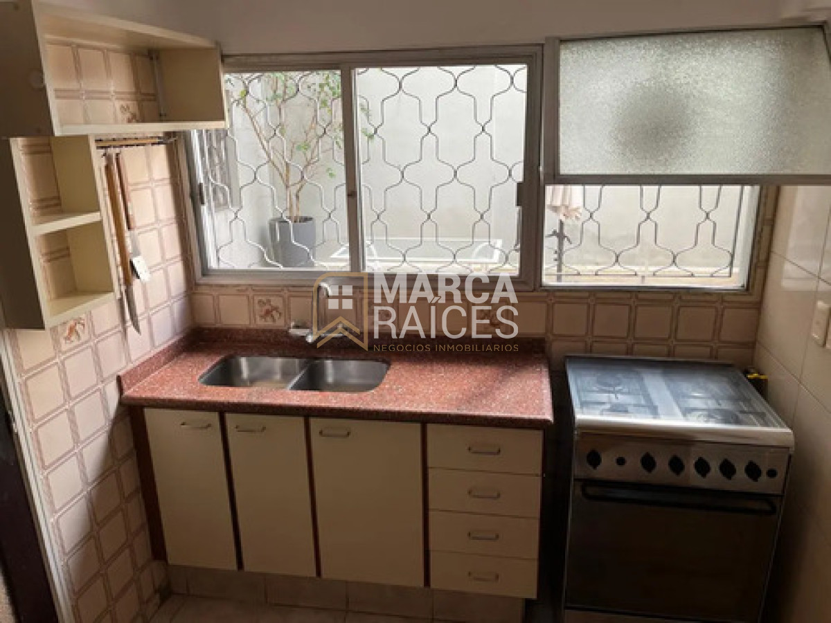 Apartamento ID.2032 - Alquiler Apartamento Con Patio Ideal Para Familias En Pocitos Con Vista A La Rambla! Con 2 Garages