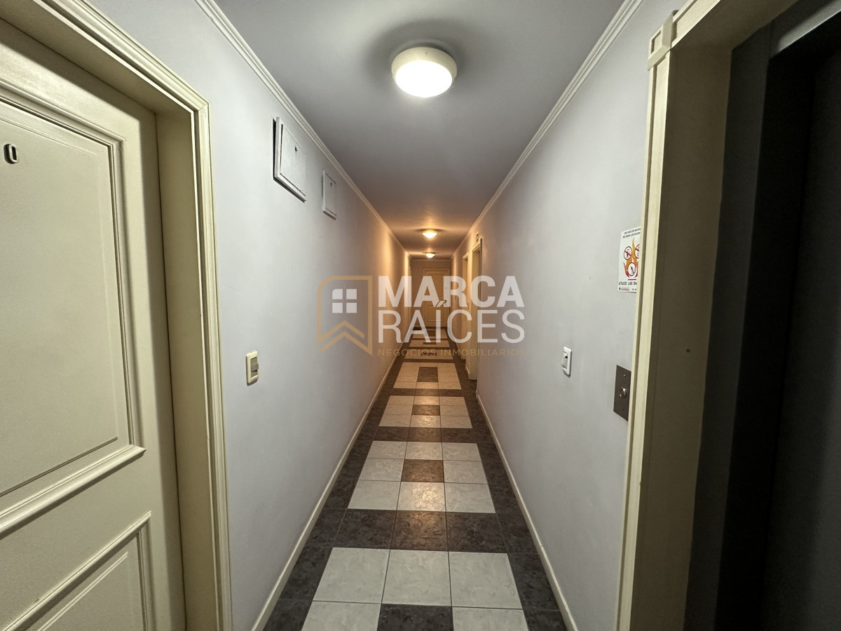 Apartamento ID.701 - Venta Apartamento 2 Dormitorios Garage Box Balcon al Frente Tres Cruces Montevideo