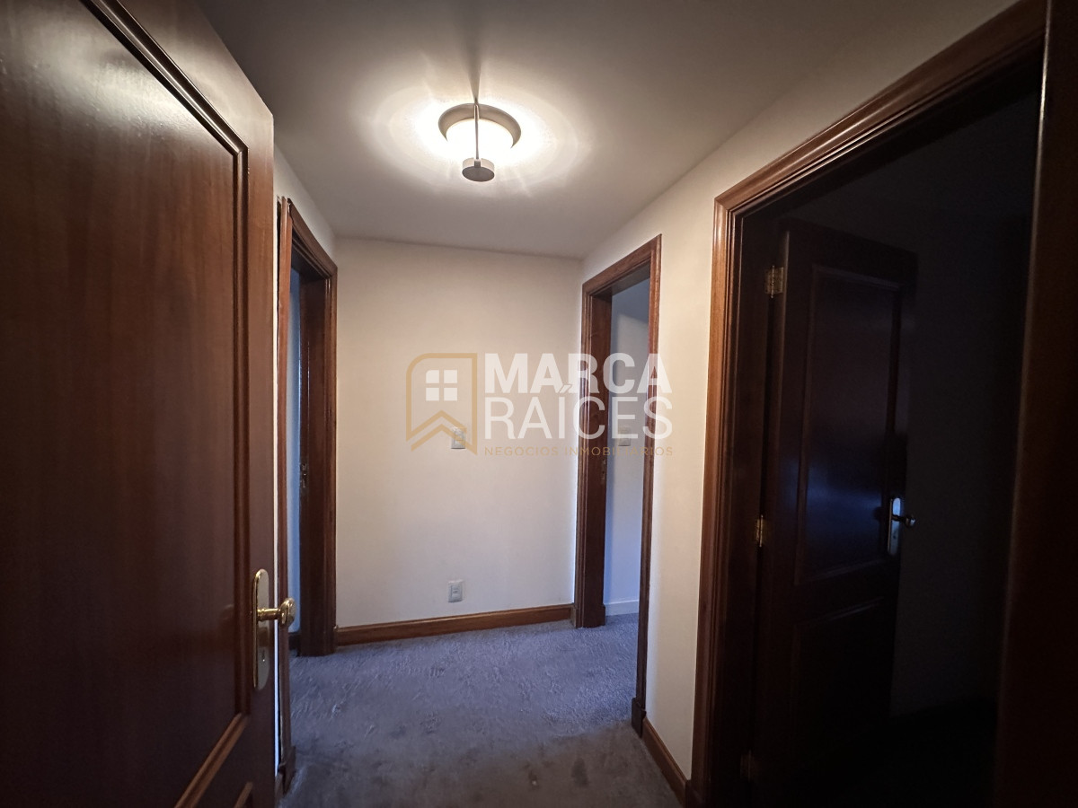 Apartamento ID.853 - Venta Apartamento Frente a Rambla Kibon 3 Dormitorios + Servicio Garage Doble Vista a la Rambla Pocitos Montevideo