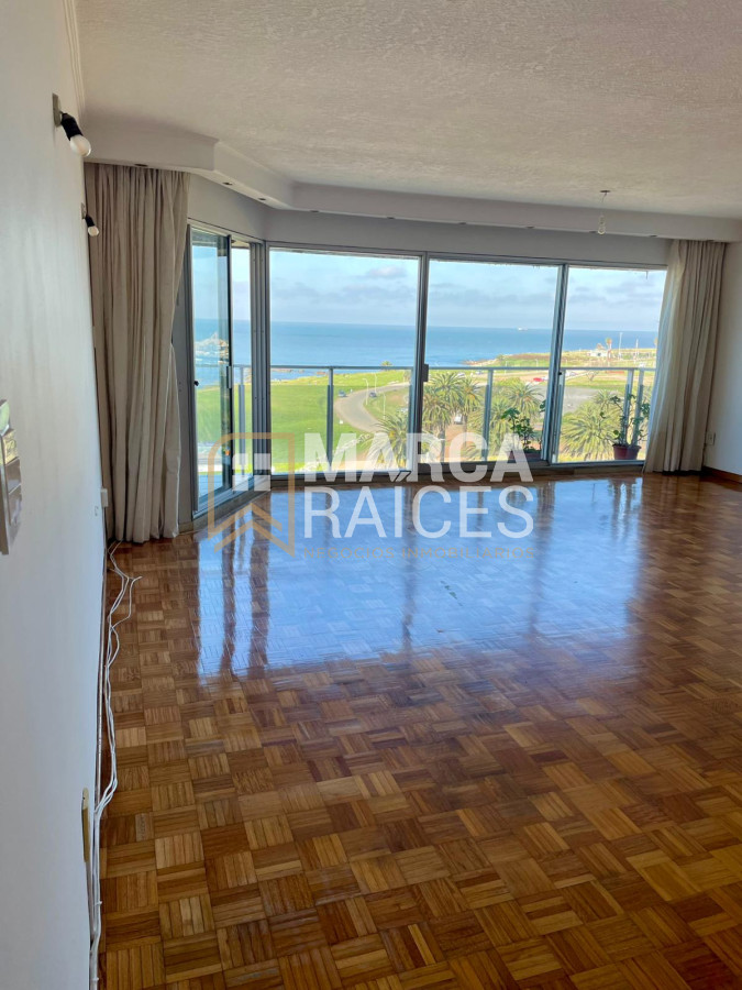 Apartamento ID.1523 - Alquiler apartamento de 4 dormitorios muy luminoso frente al mar en Rambla de Punta Carretas, Montevideo. 