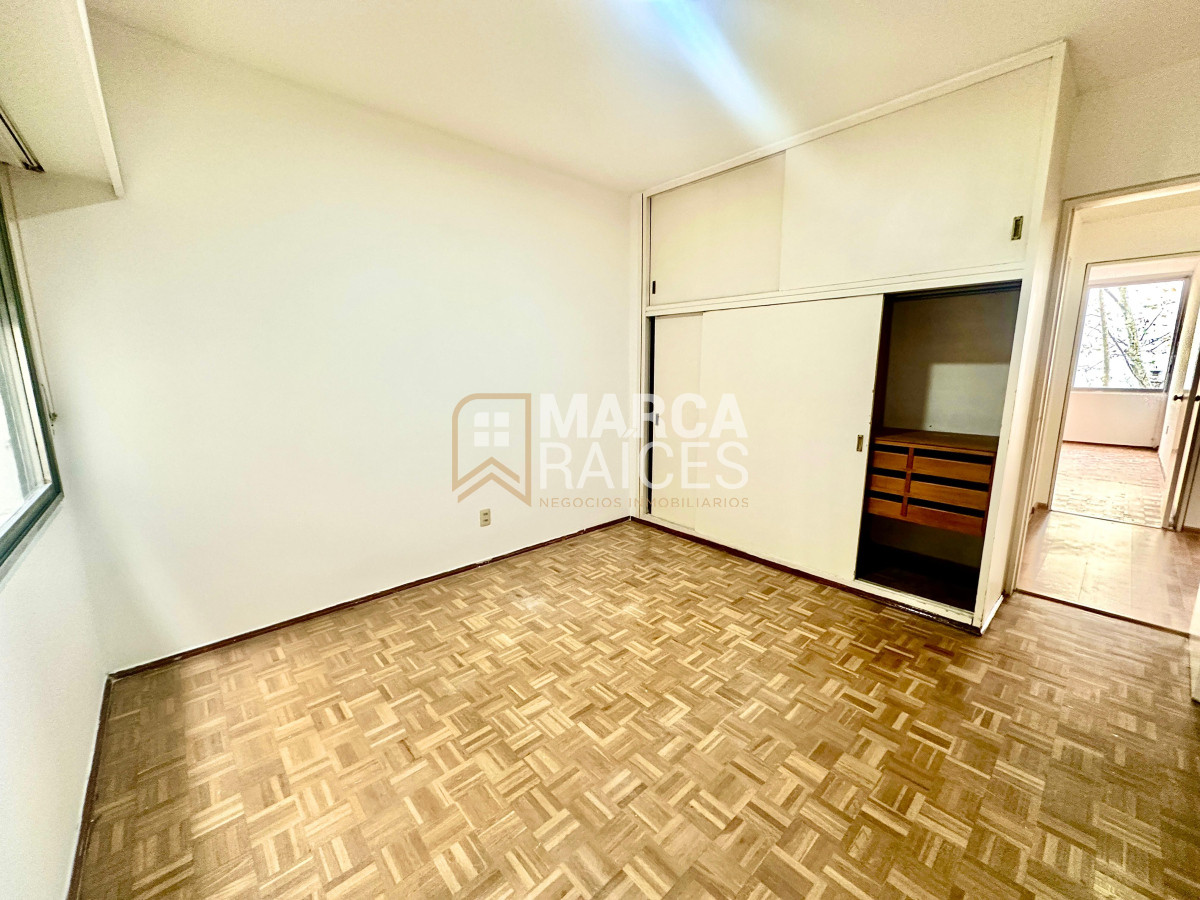 Apartamento ID.1548 - Venta Apartamento con RENTA 3 Dormitorios 2 Baños Pocitos Montevideo