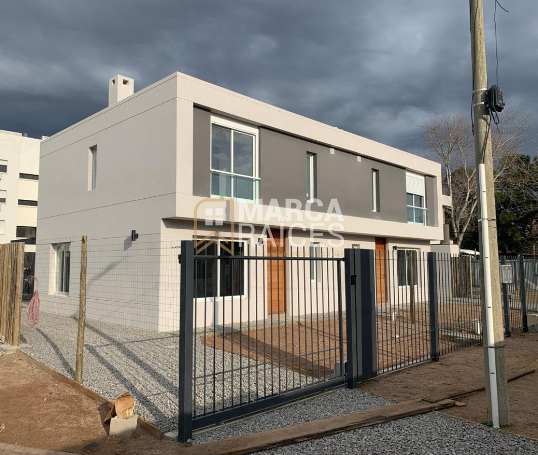 Apartamento ID.793 - Venta Casa 3 Dormitorios 2 Baños Parrillero Barra de Carrasco
