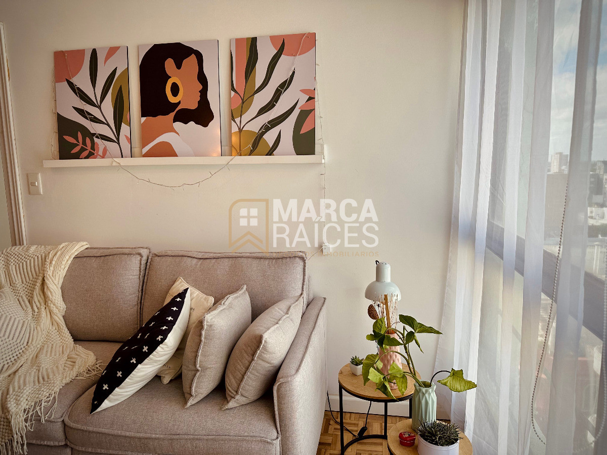 Apartamento ID.1300 - Alquiler Apartamento 1 Dormitorio Al Frente Semi Amoblado Centro Montevideo (Enero 2026)