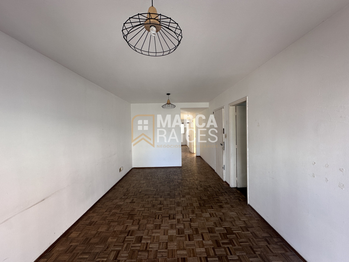 Apartamento ID.1042 - Venta Apartamento 2 Dormitorios Con Renta Al Frente Primer Piso Pocitos Montevideo