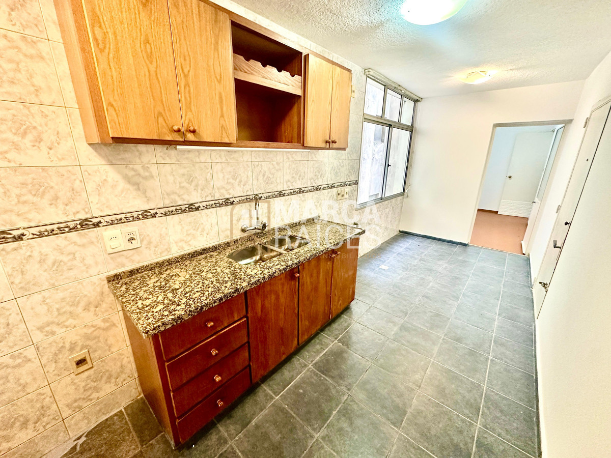 Apartamento ID.1548 - Venta Apartamento con RENTA 3 Dormitorios 2 Baños Pocitos Montevideo