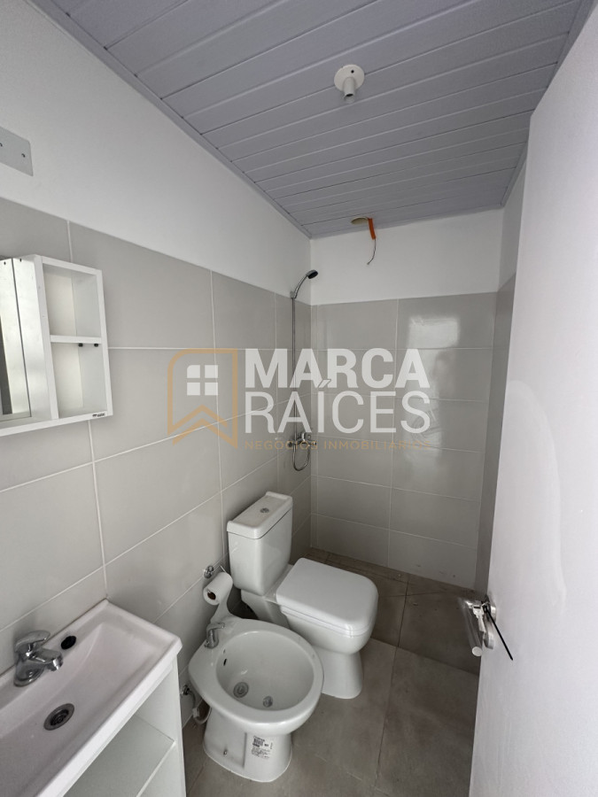 Apartamento ID.1004 - Venta Apartamento 1 Dormitorio Con Patio Y Cochera con buena renta Paysandu Uruguay