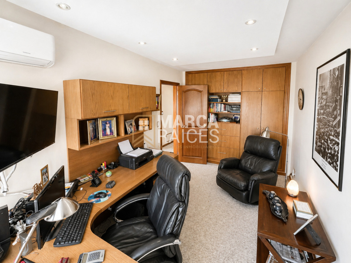 Apartamento ID.888 - Venta Espectacular Apartamento Sobre Rambla 3 Dormitorios y Servicio Garage Doble Punta Carretas Montevideo