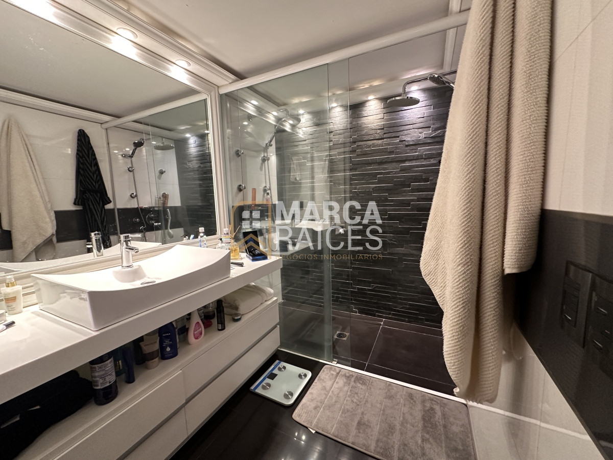 Apartamento ID.853 - Venta Apartamento Frente a Rambla Kibon 3 Dormitorios + Servicio Garage Doble Vista a la Rambla Pocitos Montevideo