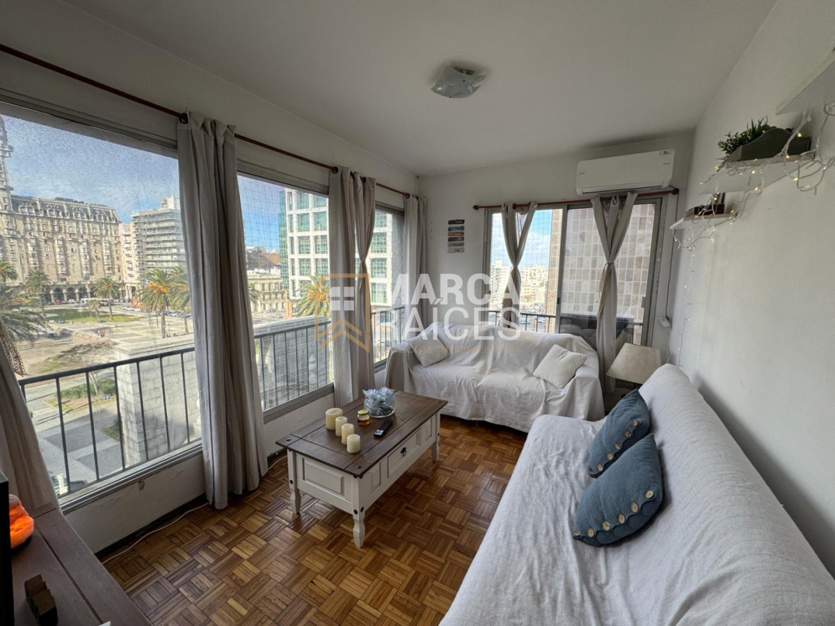 Apartamento ID.2043 - Alquiler Apartamento 4 Dormitorios, 2 Baños con Garage. Ciudad Vieja, Montevideo