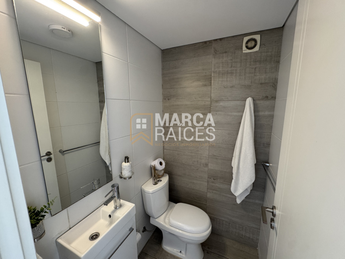 Apartamento ID.1797 - Alquiler Penthouse con Parrillero y Garage, 3 Dormitorios, 2 baños. Centro, Montevideo