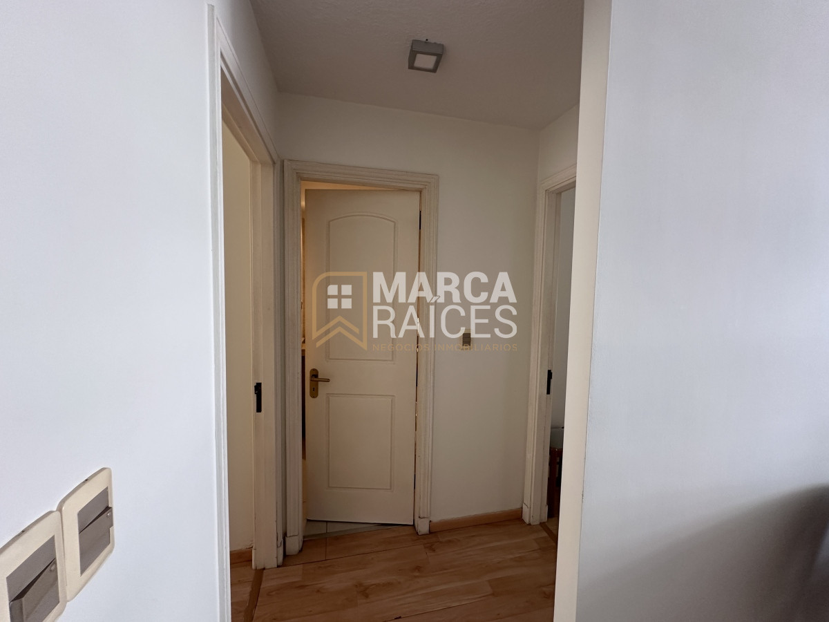 Apartamento ID.701 - Venta Apartamento 2 Dormitorios Garage Box Balcon al Frente Tres Cruces Montevideo