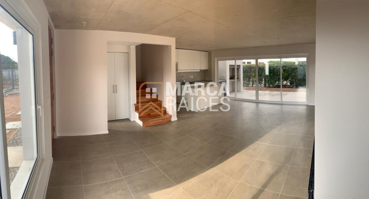 Apartamento ID.793 - Venta Casa 3 Dormitorios 2 Baños Parrillero Barra de Carrasco
