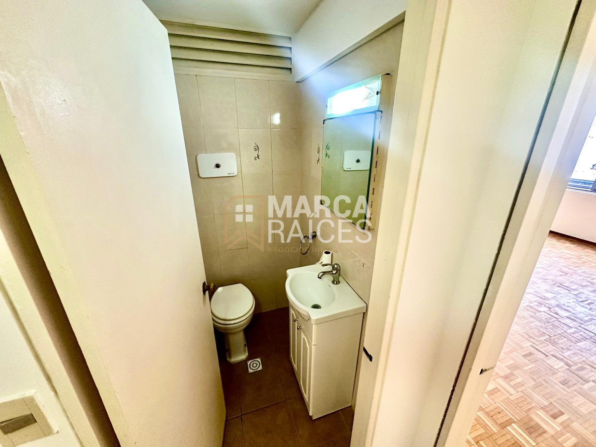 Apartamento ID.1548 - Venta Apartamento con RENTA 3 Dormitorios 2 Baños Pocitos Montevideo