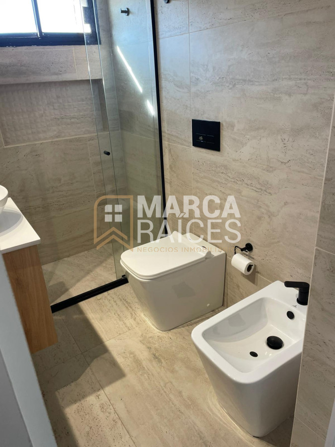 Apartamento ID.1523 - Alquiler apartamento de 4 dormitorios muy luminoso frente al mar en Rambla de Punta Carretas, Montevideo. 