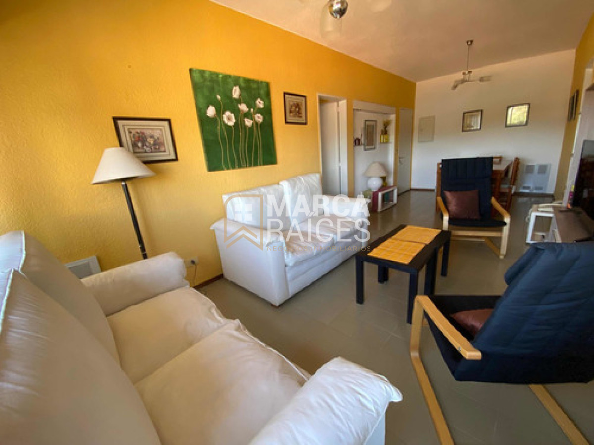 Apartamento ID.1506 - Venta apartamento 2 dormitorios y 2 baños con garaje en Av Roosevelt, Punta del Este. 