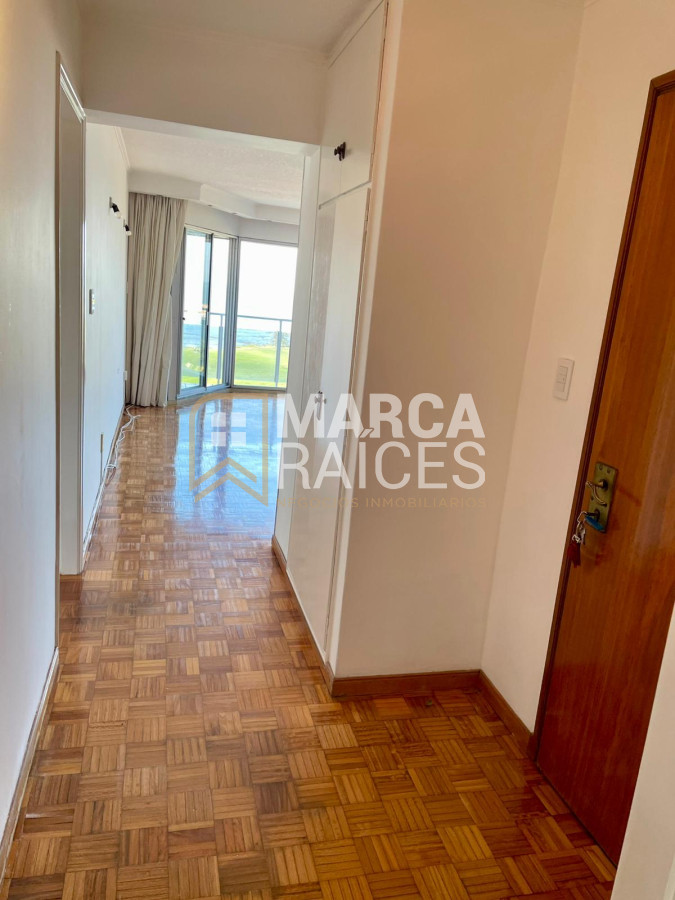 Apartamento ID.1523 - Alquiler apartamento de 4 dormitorios muy luminoso frente al mar en Rambla de Punta Carretas, Montevideo. 