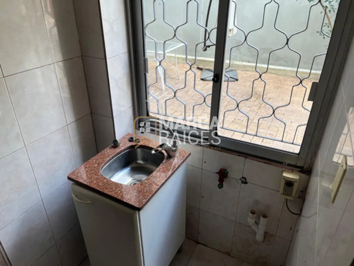 Apartamento ID.2032 - Alquiler Apartamento Con Patio Ideal Para Familias En Pocitos Con Vista A La Rambla! Con 2 Garages