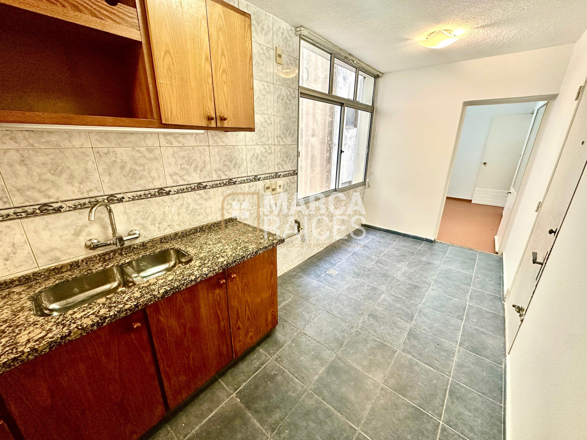 Apartamento ID.1548 - Venta Apartamento con RENTA 3 Dormitorios 2 Baños Pocitos Montevideo