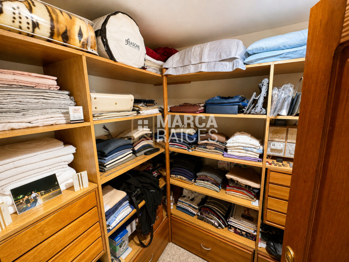 Apartamento ID.888 - Venta Espectacular Apartamento Sobre Rambla 3 Dormitorios y Servicio Garage Doble Punta Carretas Montevideo