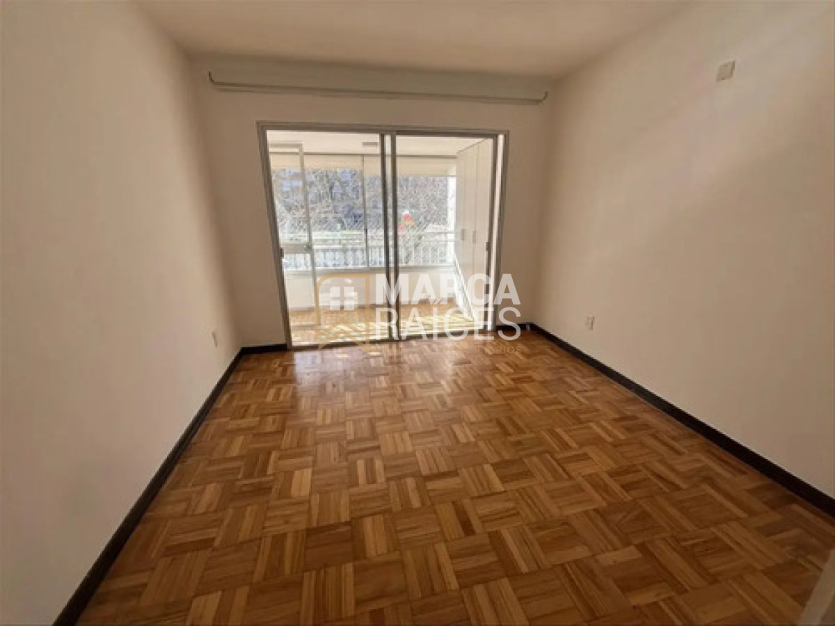 Apartamento ID.2032 - Alquiler Apartamento Con Patio Ideal Para Familias En Pocitos Con Vista A La Rambla! Con 2 Garages