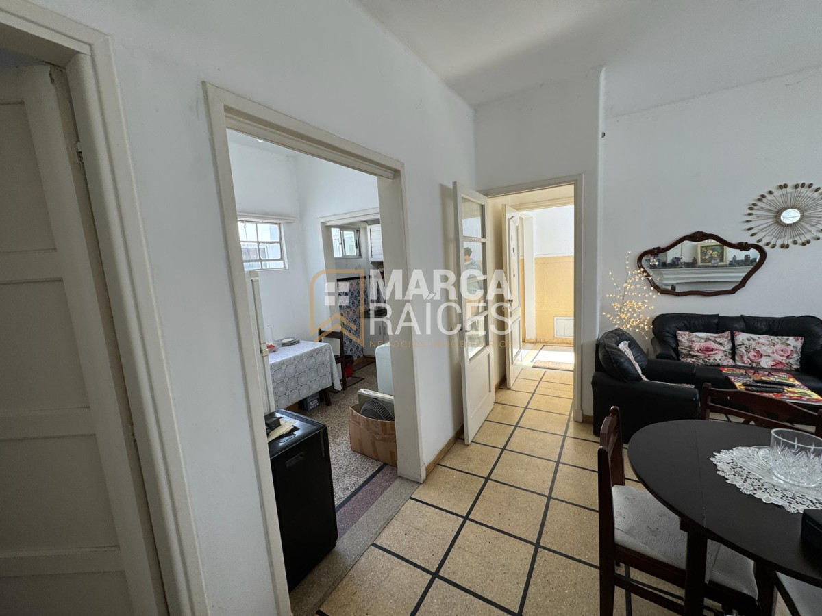 Apartamento ID.1731 - Venta Apartamento 2 Dormitorios 1 Baño Con Renta Primer Piso por Escalera Pocitos Montevideo