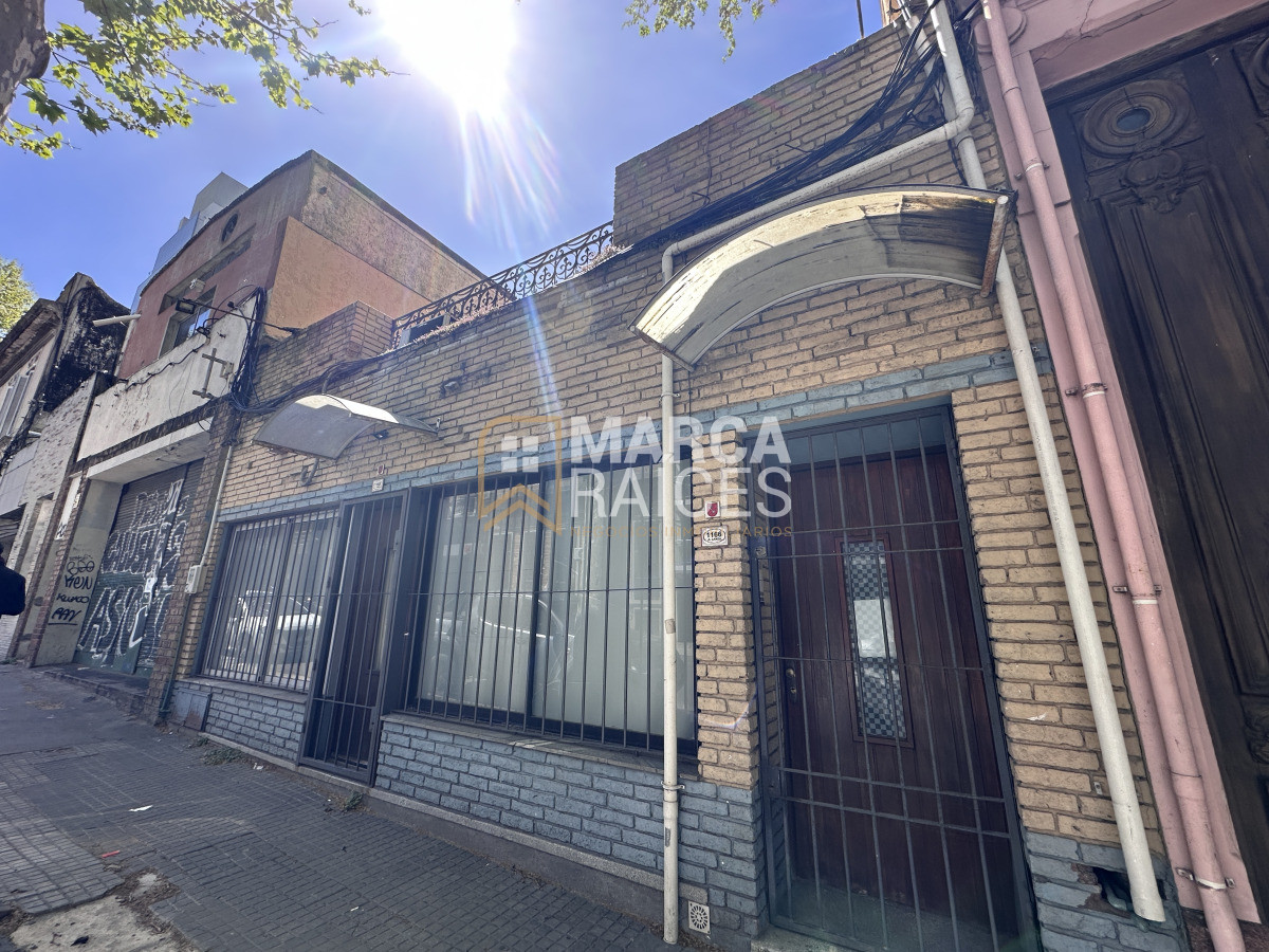 Apartamento ID.1657 - Alquiler Apartamento tipo casa 2 dormitorios con tarreza grande Barrio Sur Montevideo