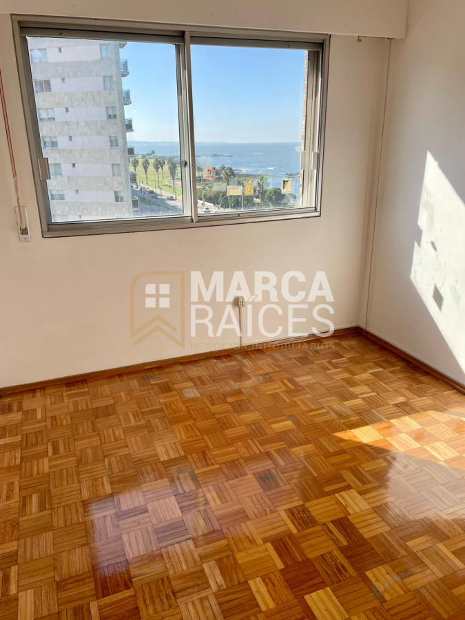 Apartamento ID.1523 - Alquiler apartamento de 4 dormitorios muy luminoso frente al mar en Rambla de Punta Carretas, Montevideo. 