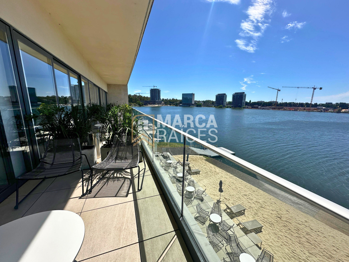 Apartamento ID.1148 - Venta Apartamento de Categoría en Carrasco Este 3 Dormitorios 3 Baños Vista al Lago a Estrenar