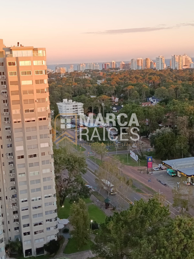 Apartamento ID.1536 - Venta apartamento 2 dormitorios en Barrio Cantegril, Punta del Este. 
