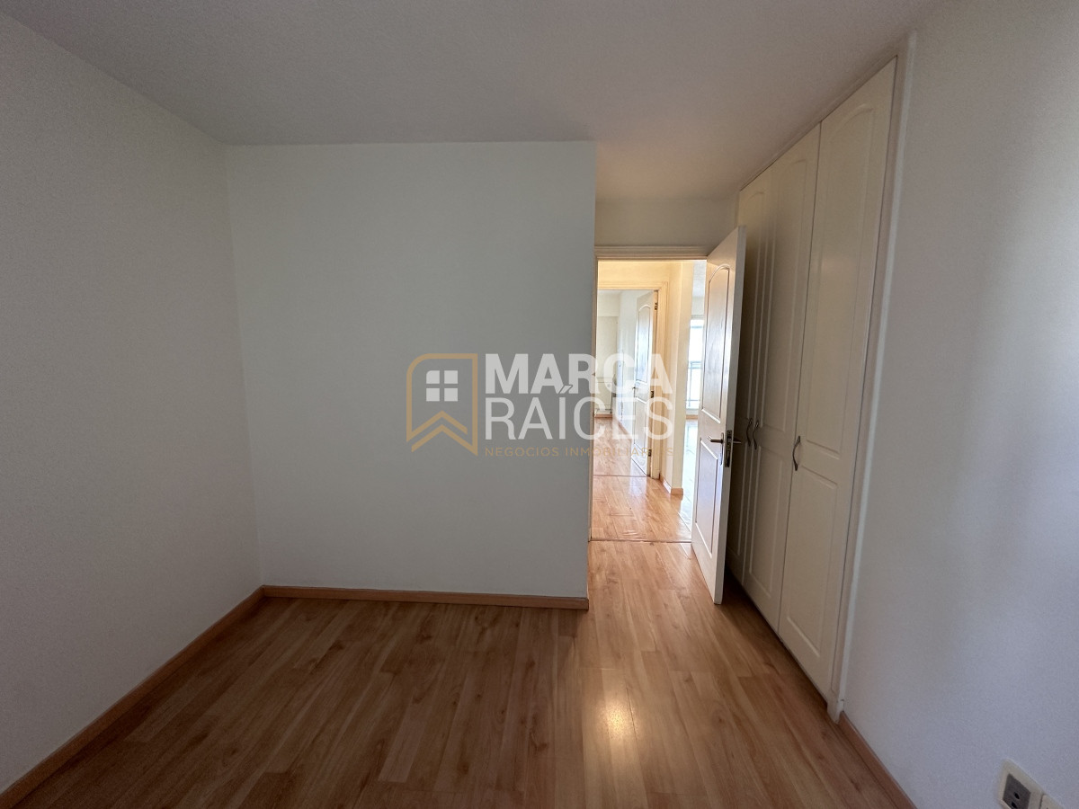 Apartamento ID.701 - Venta Apartamento 2 Dormitorios Garage Box Balcon al Frente Tres Cruces Montevideo