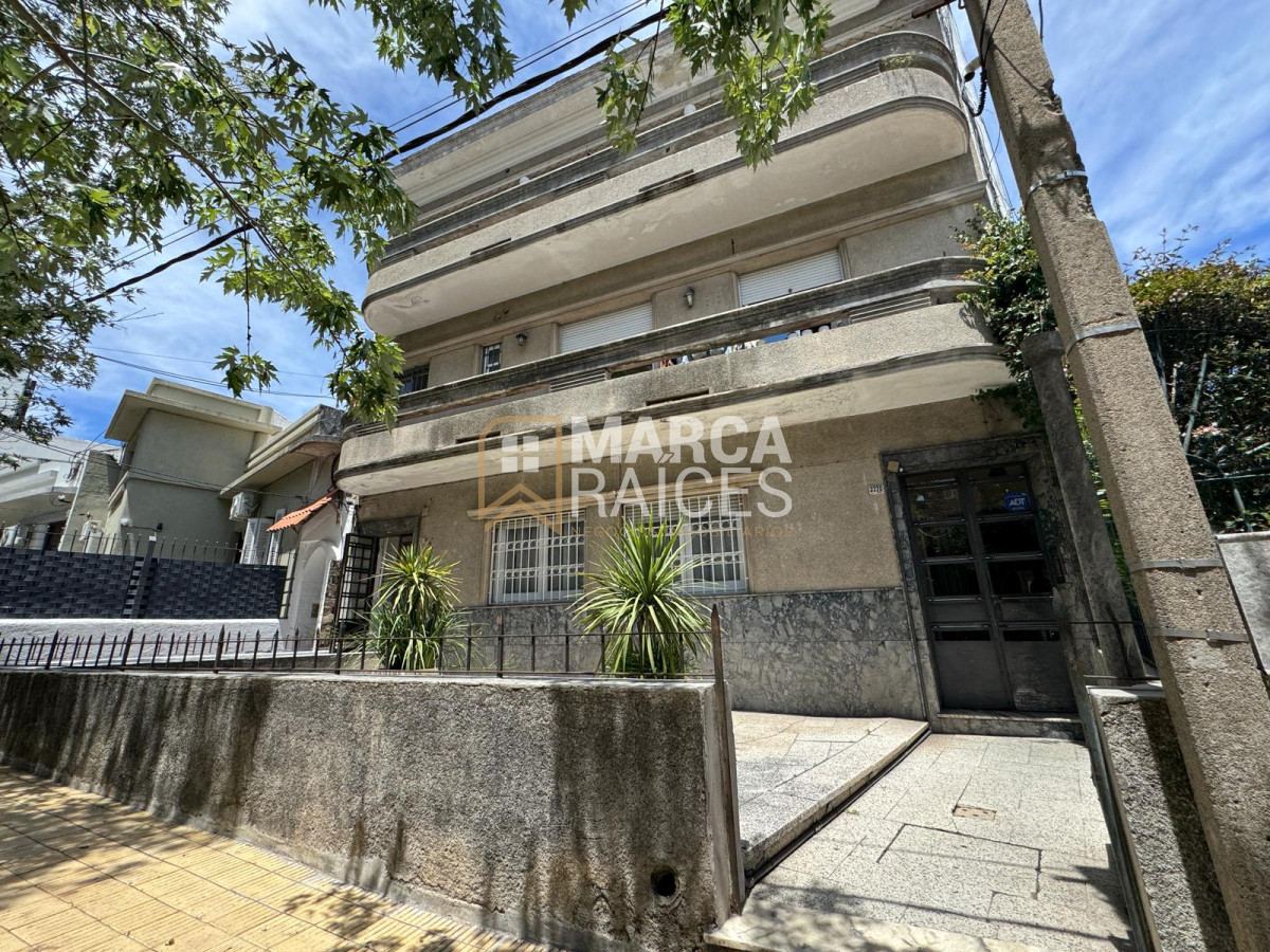 Apartamento ID.1731 - Venta Apartamento 2 Dormitorios 1 Baño Con Renta Primer Piso por Escalera Pocitos Montevideo