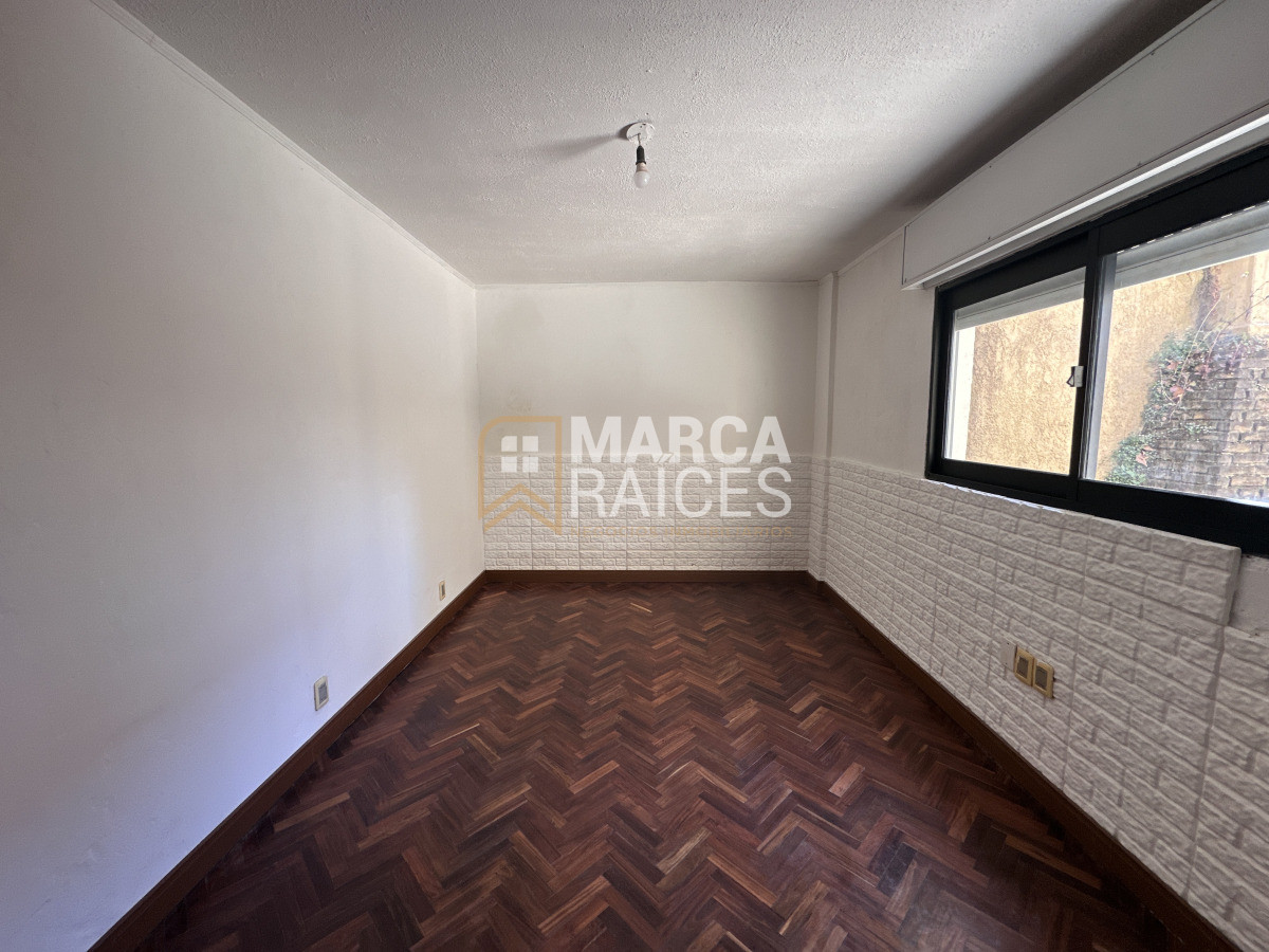Apartamento ID.1657 - Alquiler Apartamento tipo casa 2 dormitorios con tarreza grande Barrio Sur Montevideo