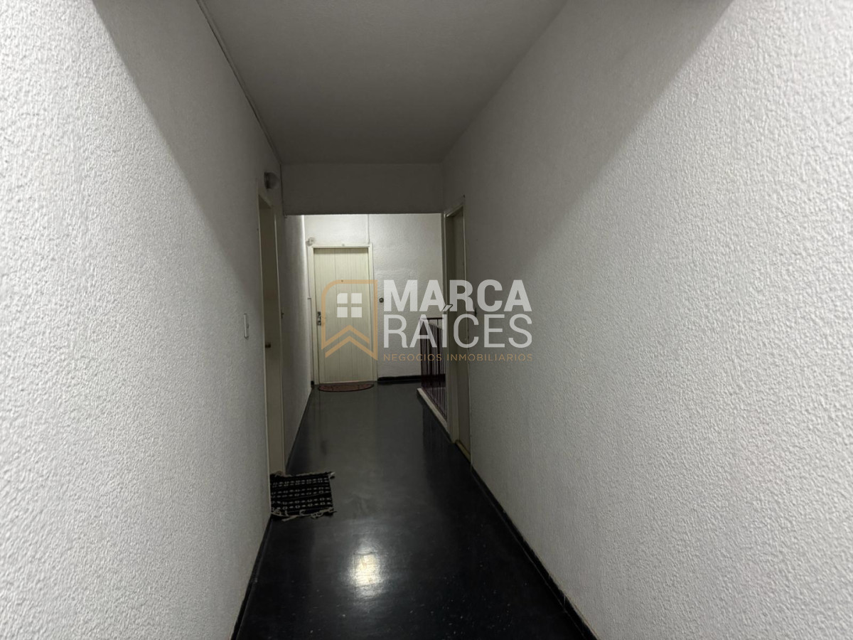 Apartamento ID.2043 - Alquiler Apartamento 4 Dormitorios, 2 Baños con Garage. Ciudad Vieja, Montevideo