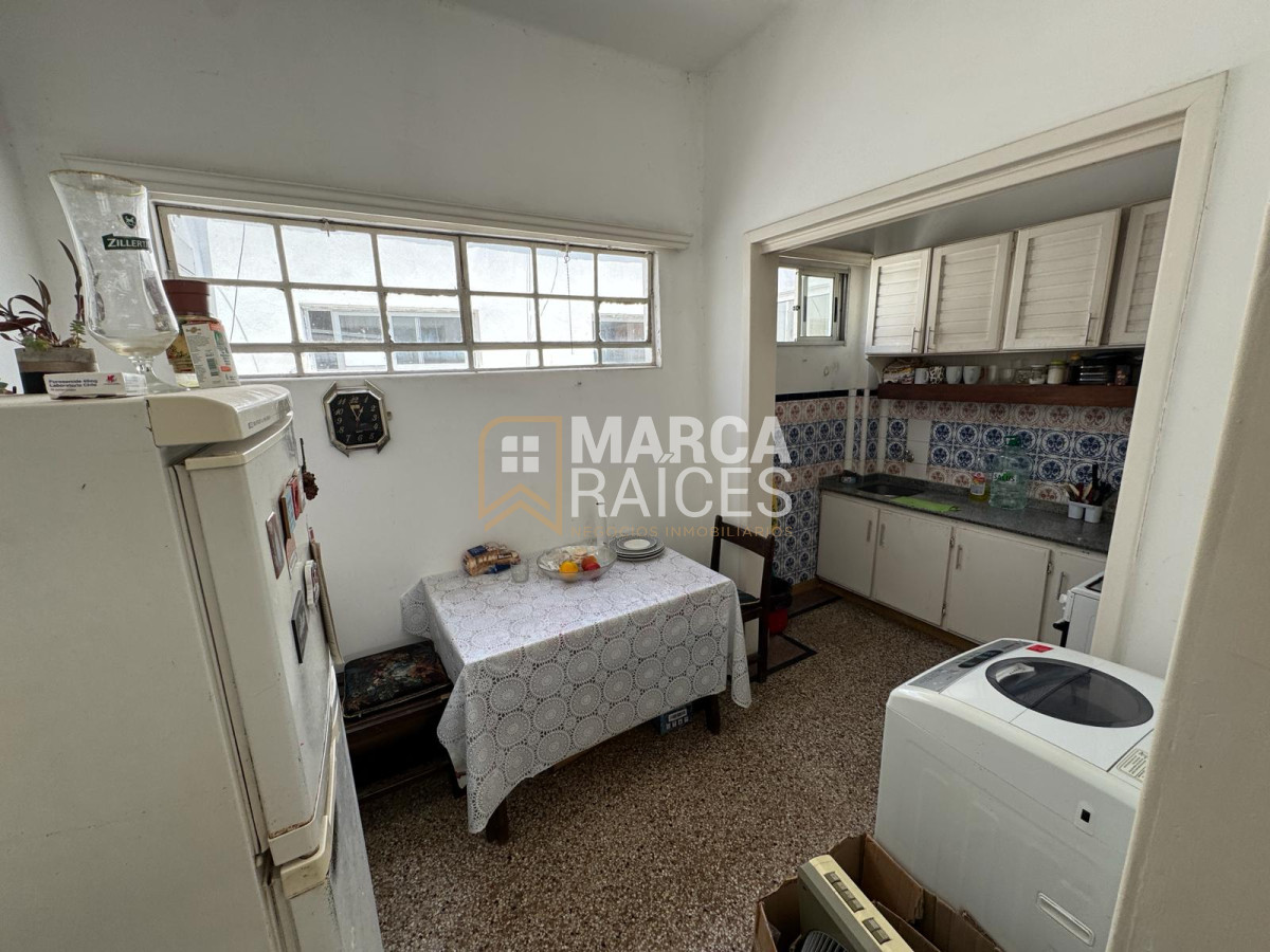 Apartamento ID.1731 - Venta Apartamento 2 Dormitorios 1 Baño Con Renta Primer Piso por Escalera Pocitos Montevideo