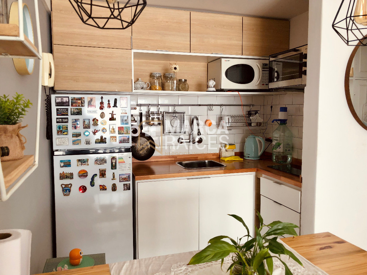 Apartamento ID.1300 - Alquiler Apartamento 1 Dormitorio Al Frente Semi Amoblado Centro Montevideo (Enero 2026)