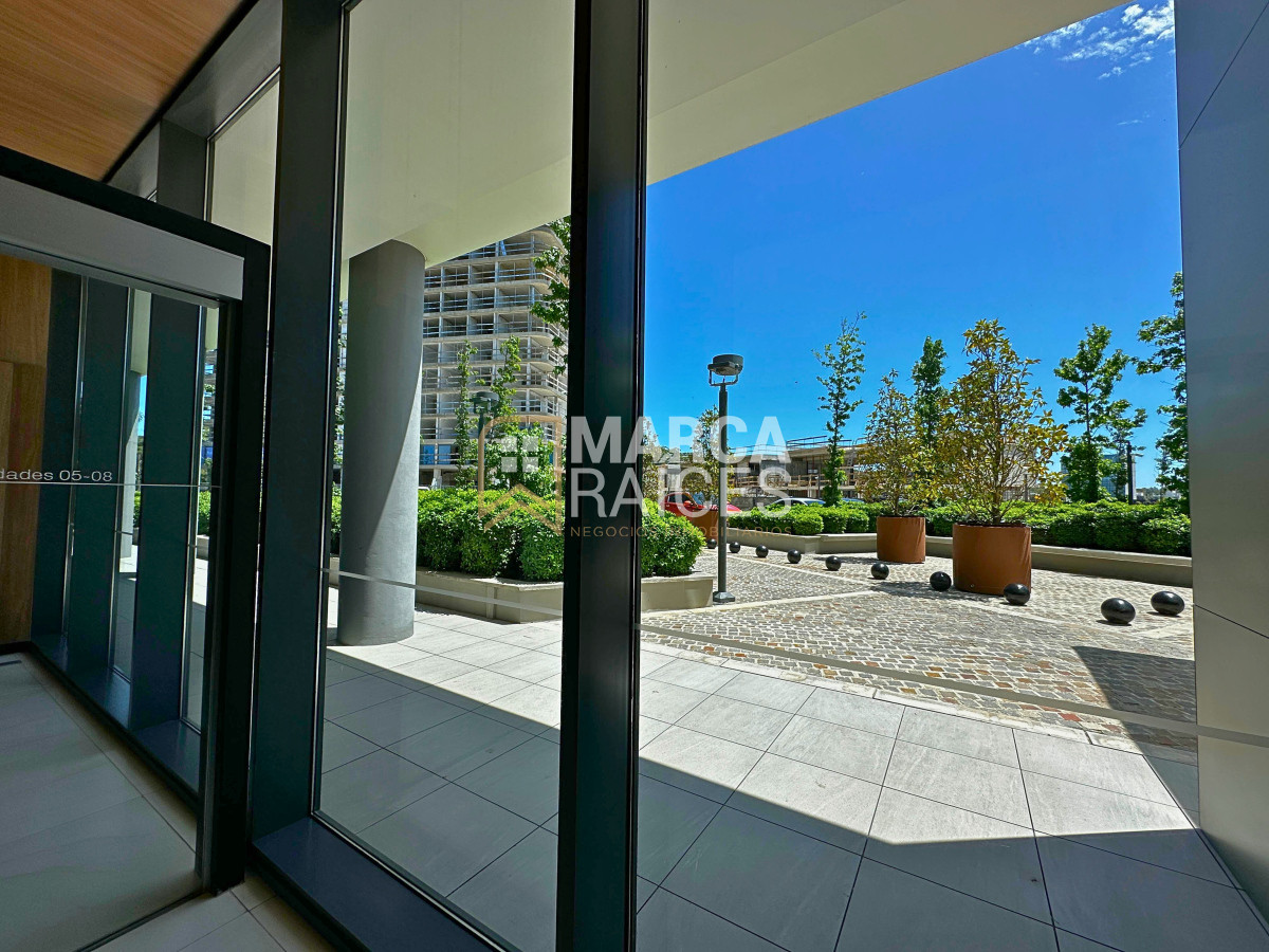 Apartamento ID.1148 - Venta Apartamento de Categoría en Carrasco Este 3 Dormitorios 3 Baños Vista al Lago a Estrenar