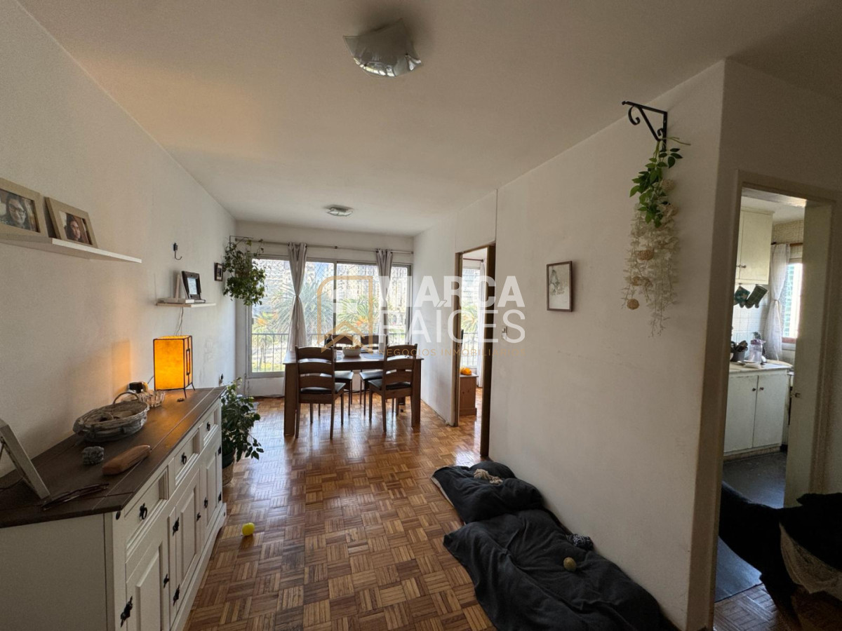 Apartamento ID.2043 - Alquiler Apartamento 4 Dormitorios, 2 Baños con Garage. Ciudad Vieja, Montevideo