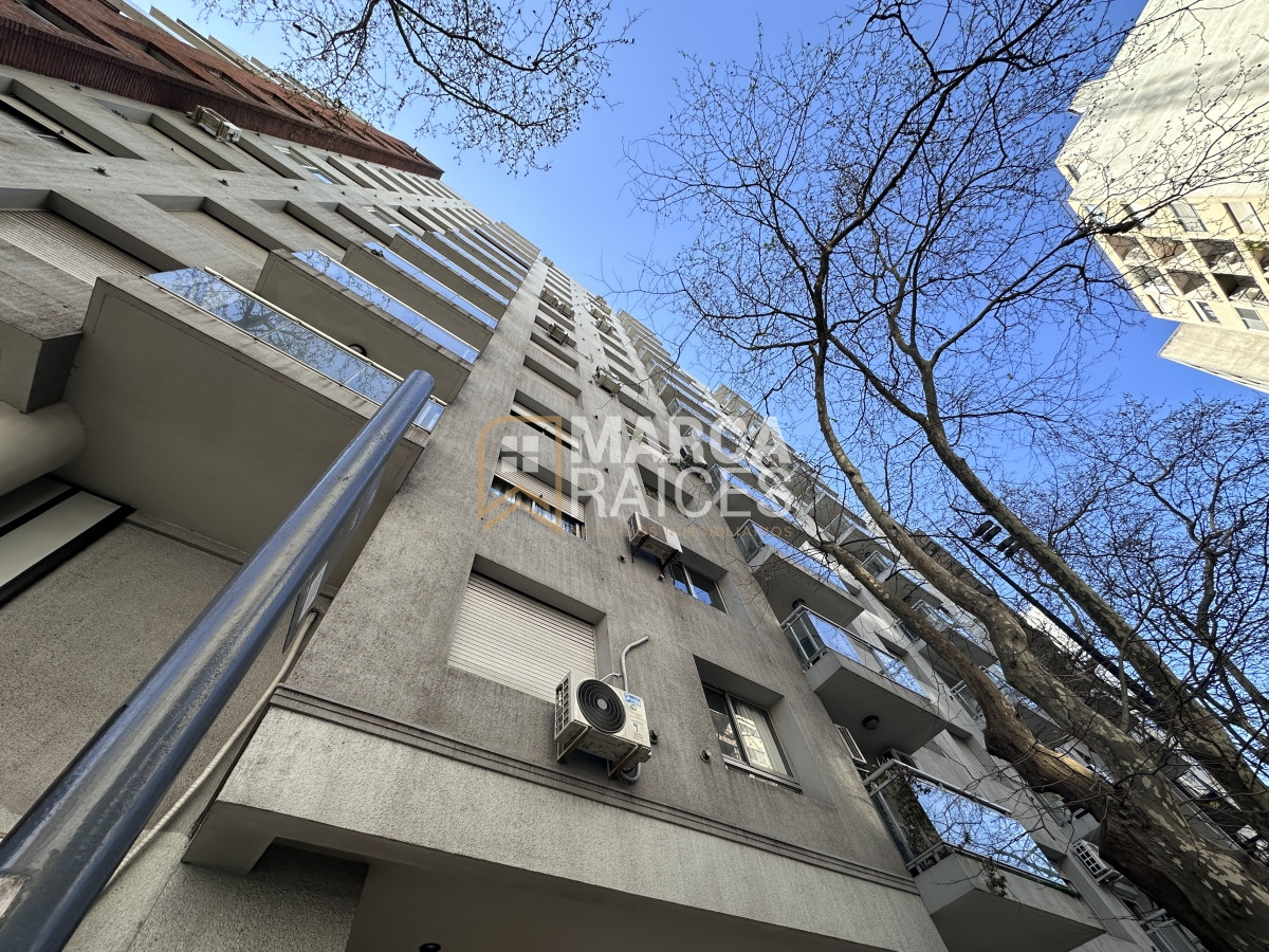 Apartamento ID.701 - Venta Apartamento 2 Dormitorios Garage Box Balcon al Frente Tres Cruces Montevideo